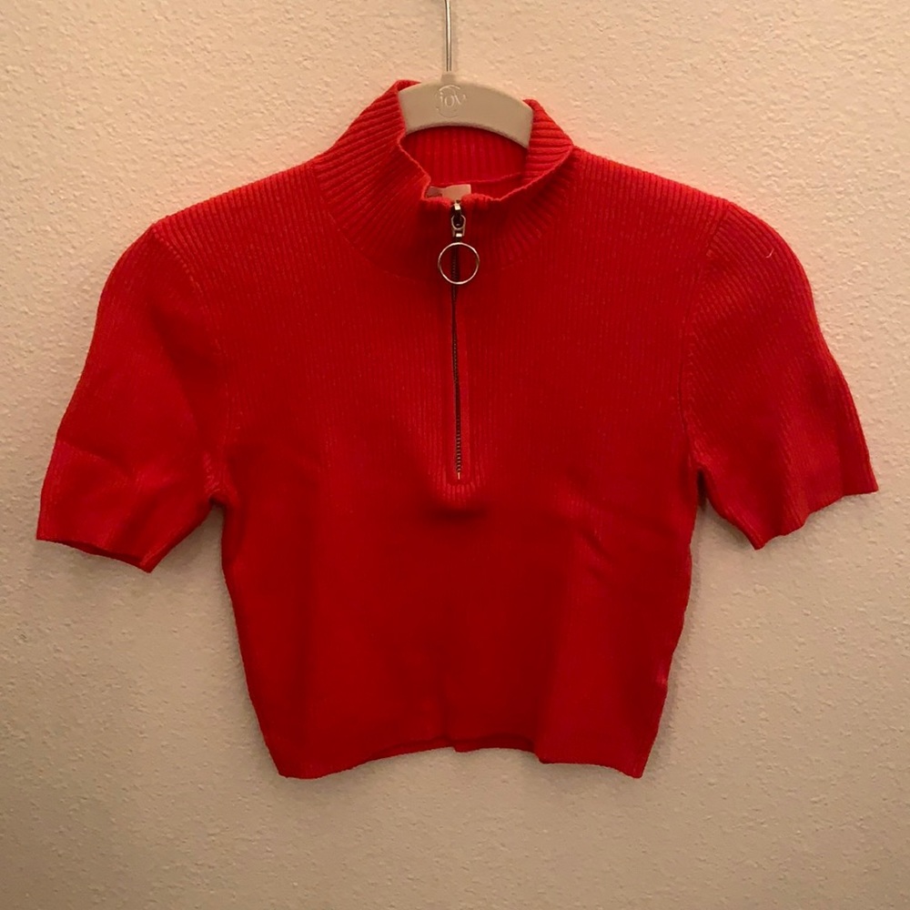 Cropped ribbed top with zipper